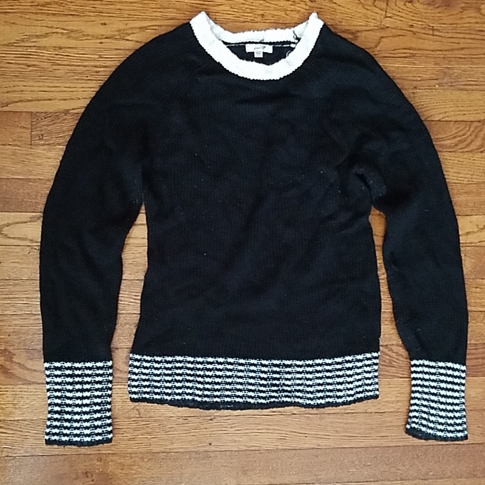Grane Black with White Sweater